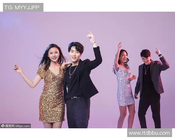 蹦迪与篮球的完美结合揭秘明星运动员的夜生活与激情舞动